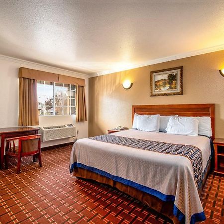 Regency Inn & Suites Downey Bagian luar foto