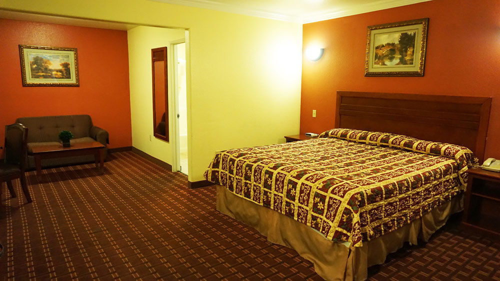 Regency Inn & Suites Downey Bagian luar foto