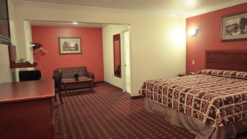 Regency Inn & Suites Downey Bagian luar foto