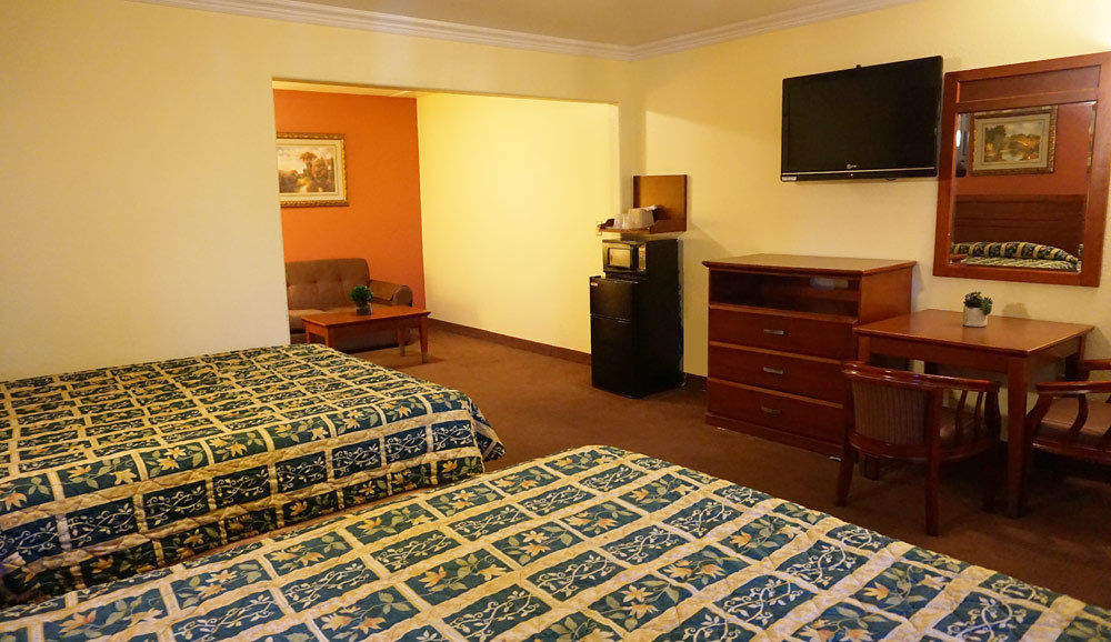 Regency Inn & Suites Downey Bagian luar foto