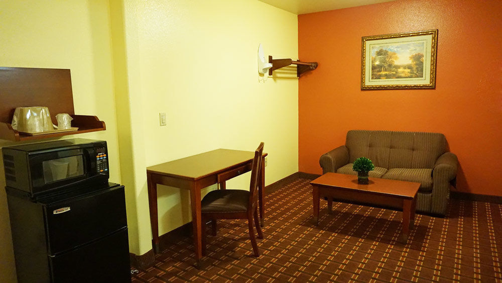 Regency Inn & Suites Downey Bagian luar foto