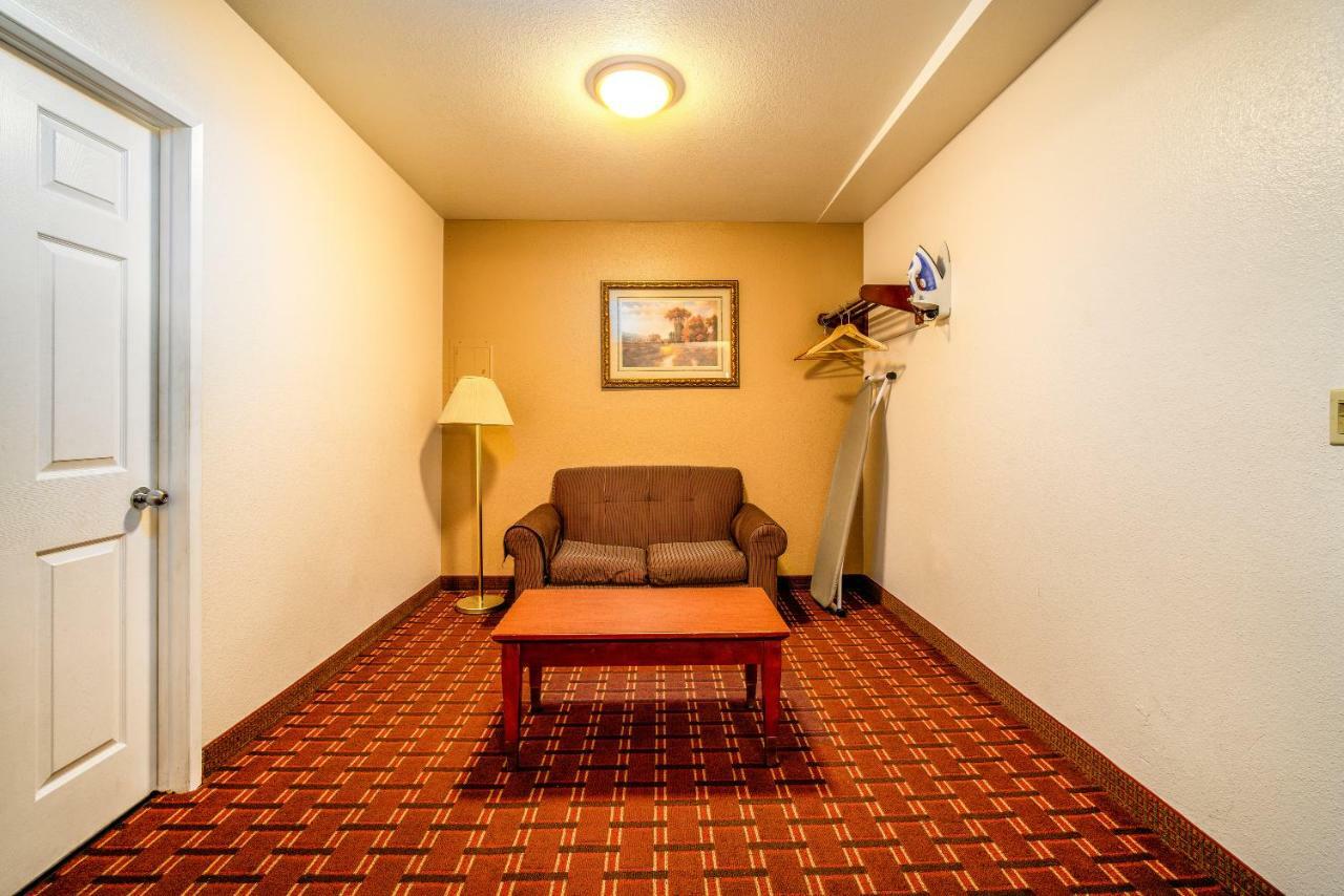 Regency Inn & Suites Downey Bagian luar foto