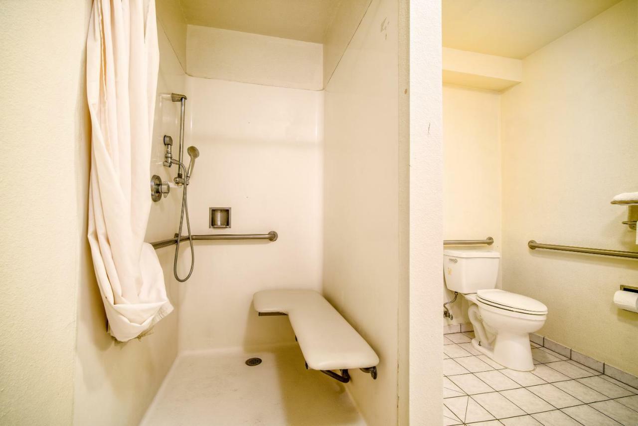 Regency Inn & Suites Downey Bagian luar foto