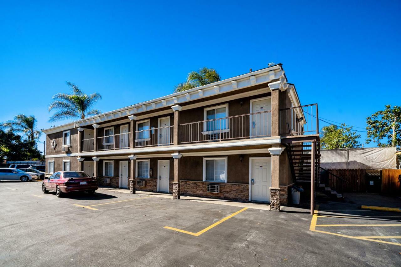 Regency Inn & Suites Downey Bagian luar foto